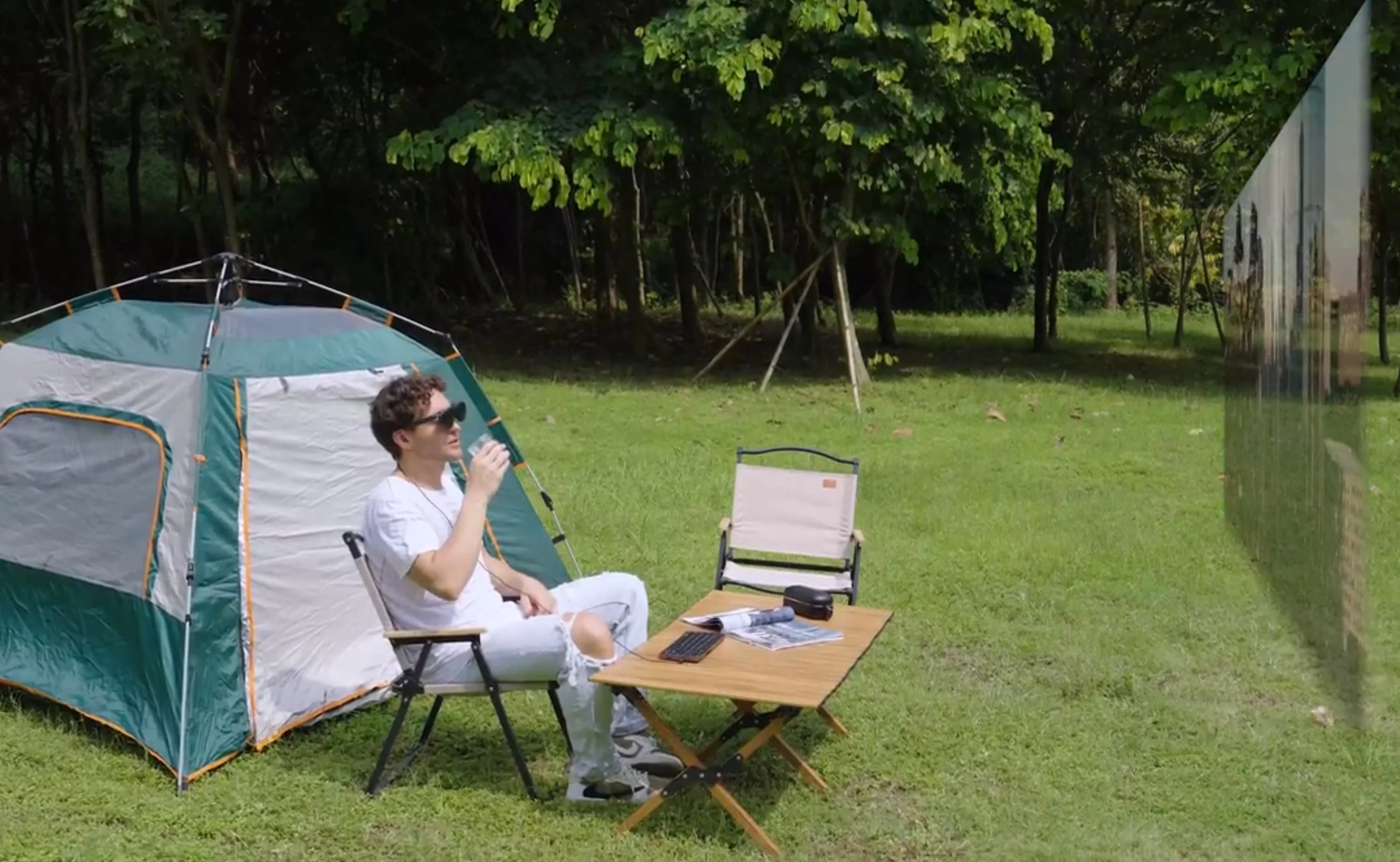 The Lunar 2-in-1's internal battery is reckoned good for up to 10 hours, though that will be much less if the device has to power AR glasses