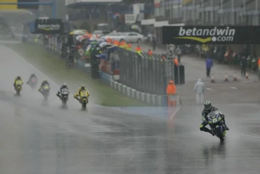 In the early stages of the race Sete Gibernau got away from the field but a crash put paid to his chances yet again. Gibernau's luck turned in Qatar last year and shows no sign of returning despite his obvious endeavour and talent. Time for the witchdocto