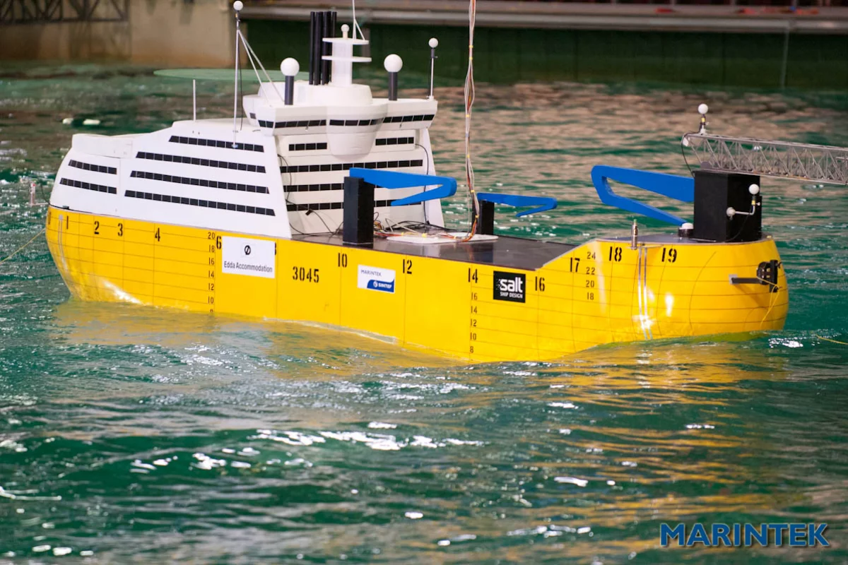 A model of the Offshore Accommodation Vessel, riding out the waves in a test tank (Photo: SINTEF)