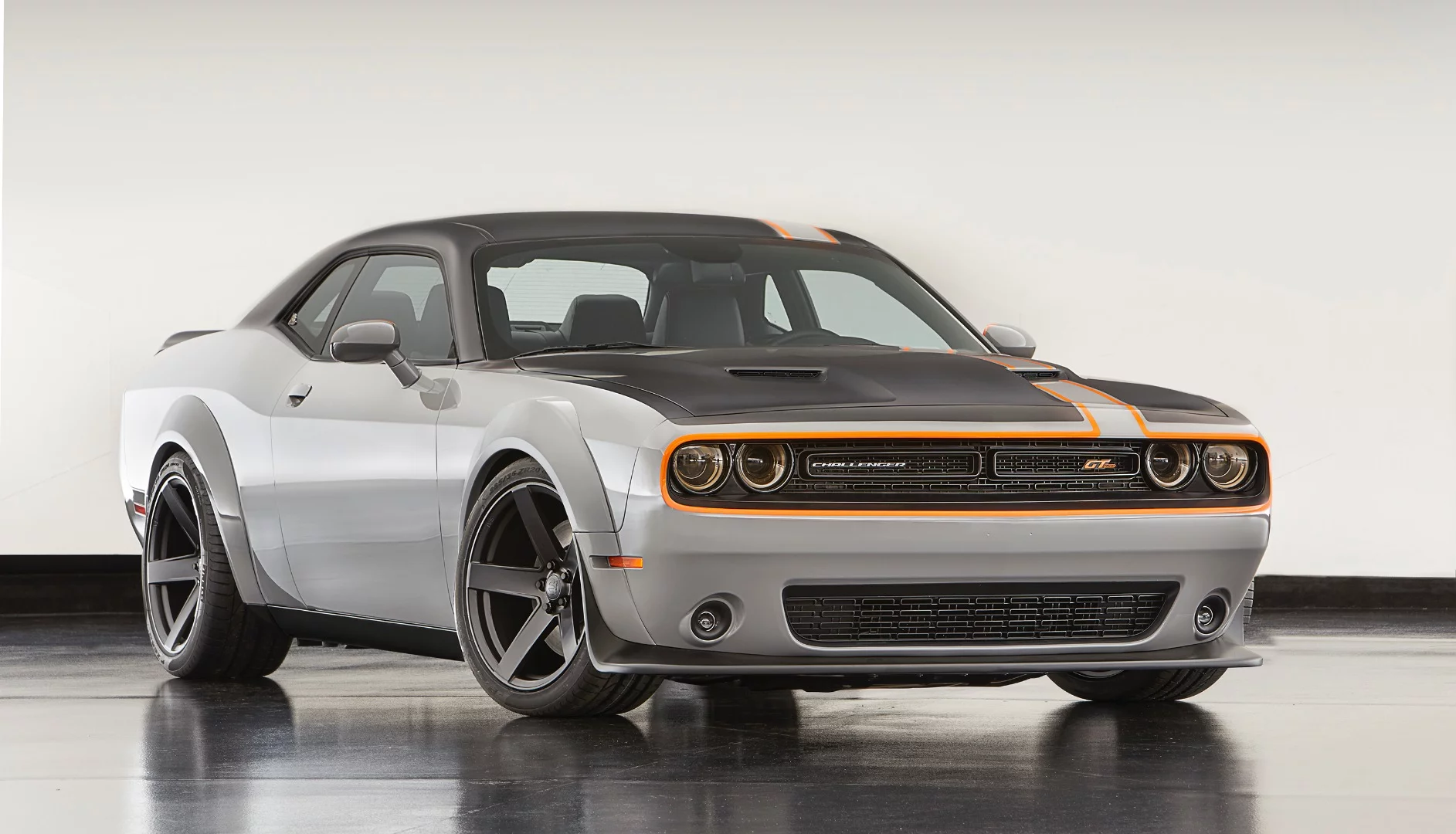 Few things for American muscle car fans can elicit the kind of drooling that a Dodge Challenger GT with all-wheel drive can
