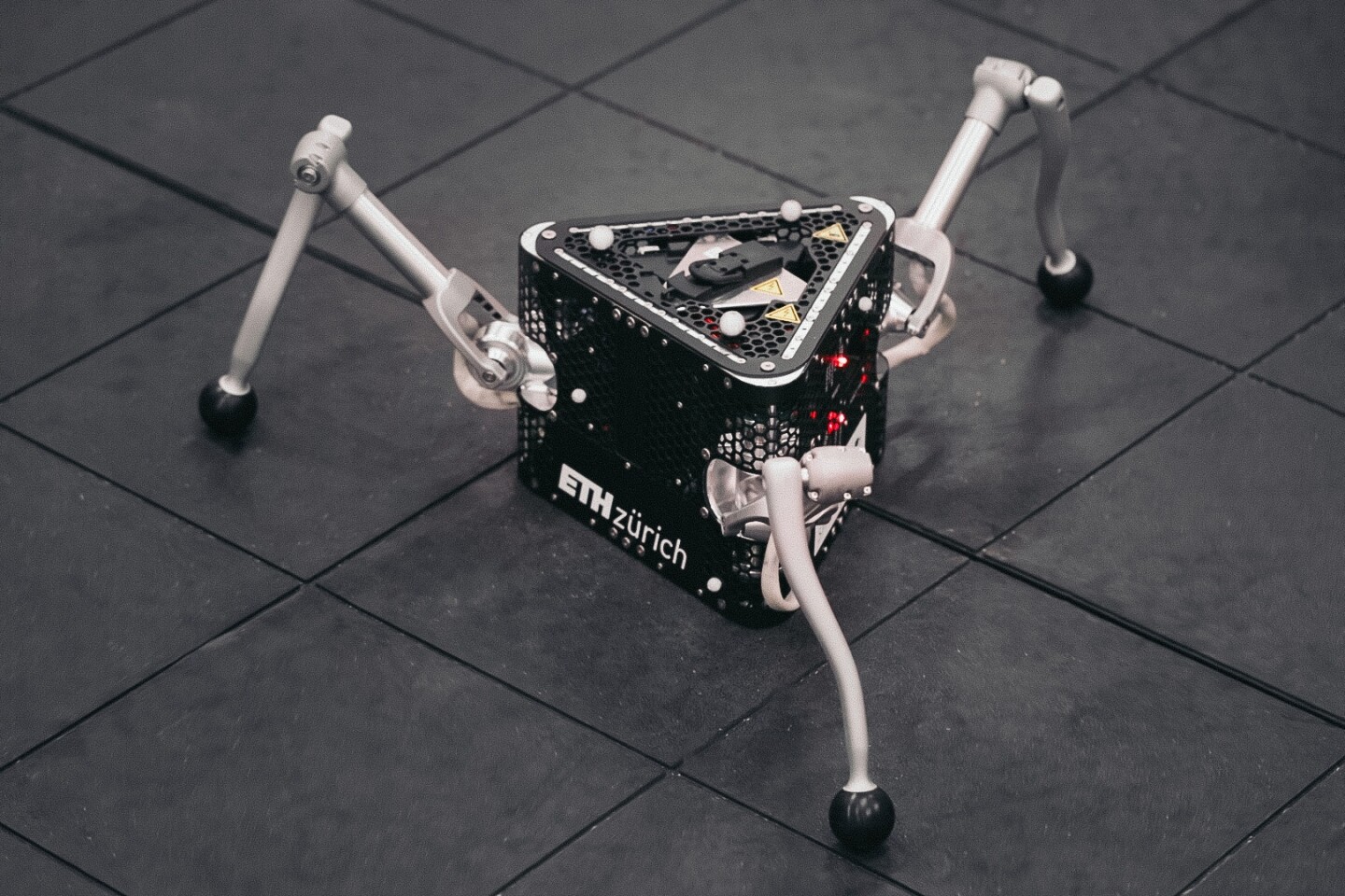 Three-legged asteroid-hopping robot passes Zero G airplane ride test