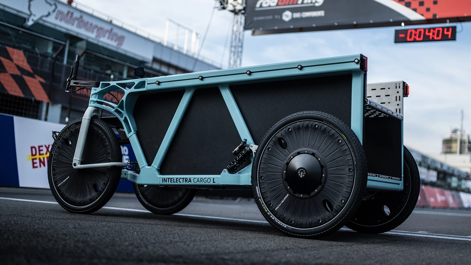 The Dynamic Drives Intelectra: Part electric quad-cycle, part pickup truck, and part heavy duty go-cart