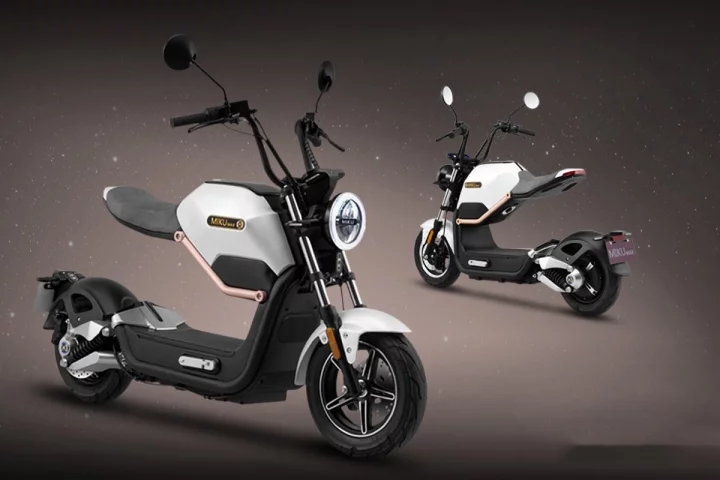 The Miku Max: wacky scootercycle thingy with a 60 km range