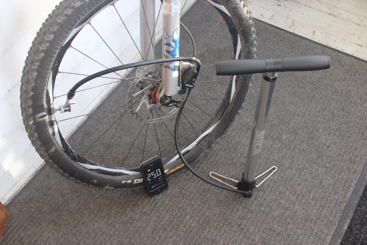 New Atlas reviews the Bluetooth-enabled Silca Viaggio travel floor pump