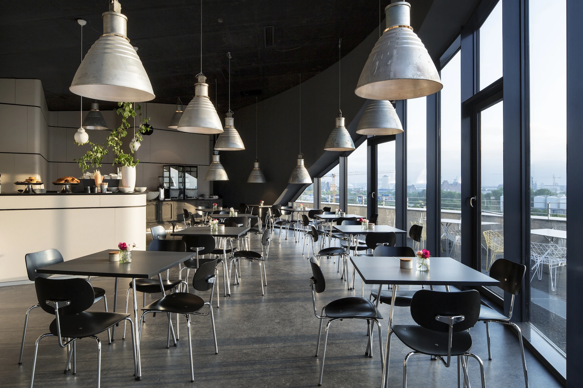 Energy Bunker also contains a war memorial, cafe and visitors center (Photo: IBA Hamburg GmbH / Bernadette Grimmenstein)