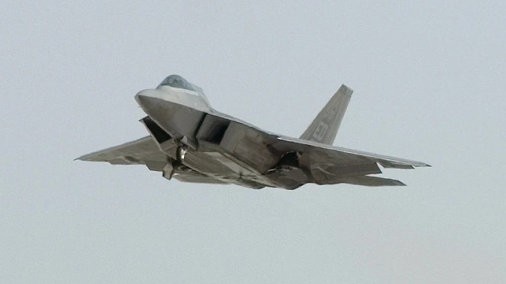 An F-22 Raptor powered by biofuel takes off March 18, 2011, at Edwards Air Force Base, Calif. (Image: U.S. Air Force photo/Kevin North)