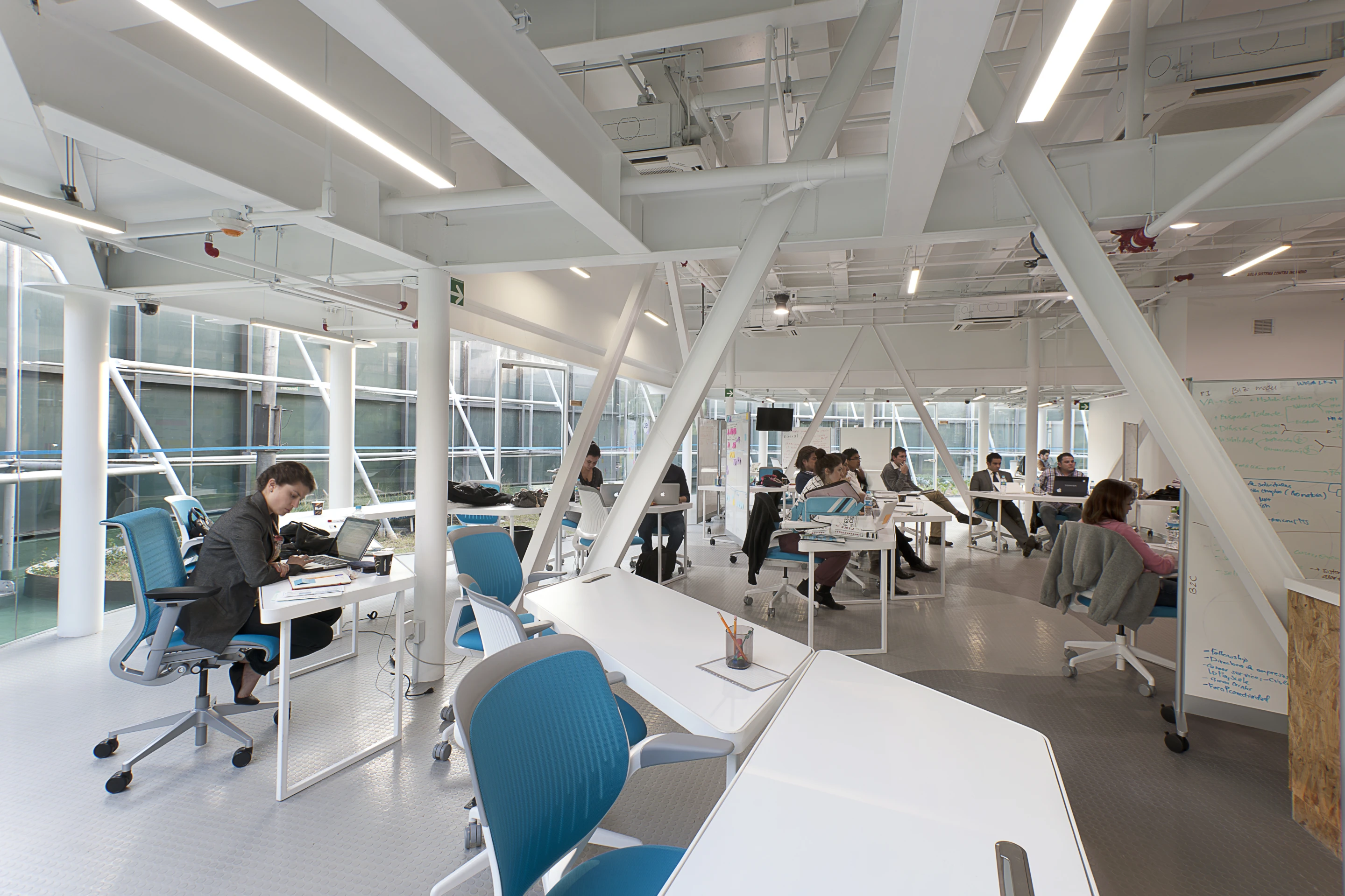 The Foro Ciel office was constructed using the structural elements already in place along with low-impact materials (Credit: Jaime Navarro; Courtesy Rojkind Arquitectos)