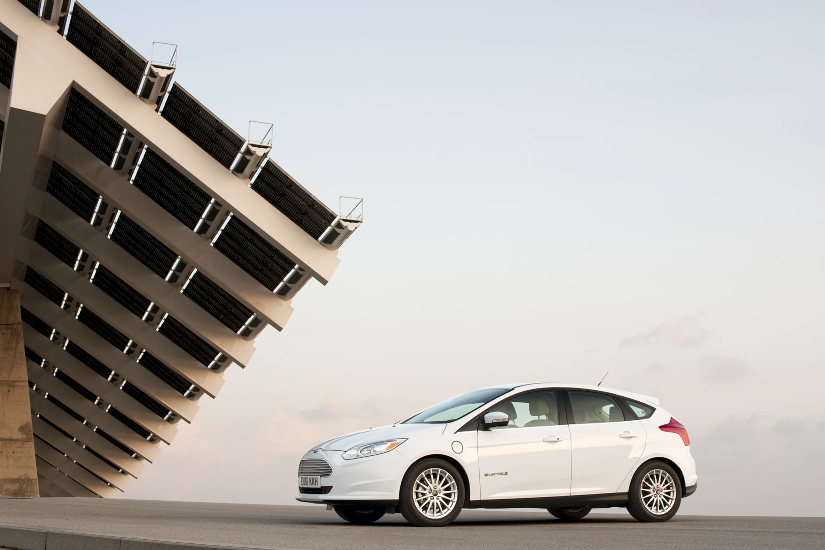 The new flagship model of its growing ECOnetic Technology-badged line-up, the vehicle is said to have a range of 100 miles on a single charge