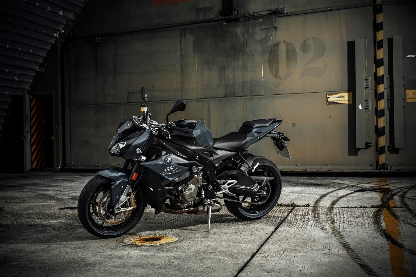 2017 BMW S1000R: this creamy grey colour is the closest you'll get to black