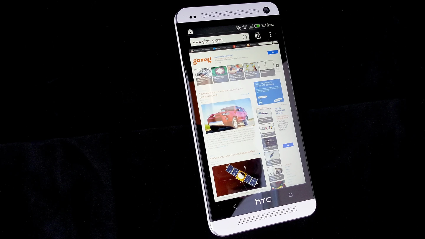 The display has 1920 x 1080 (1080p) resolution – an absurd 468 pixels per inch
