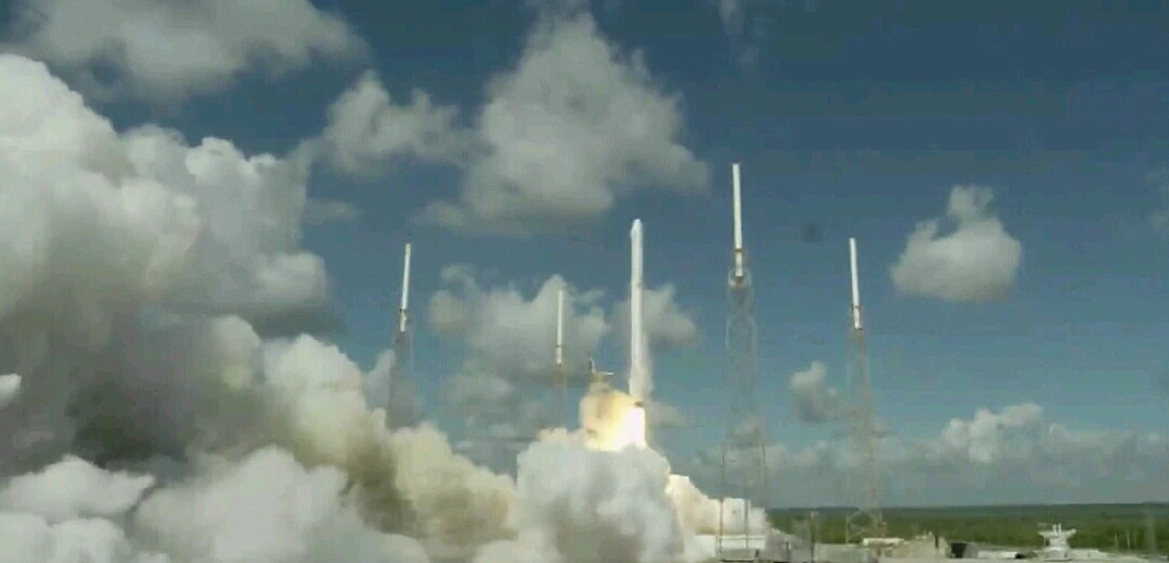 CRS-7 lifting off