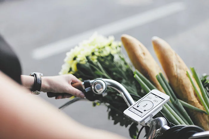 The Smart Wheel comes with the Smart Light, that charges phones