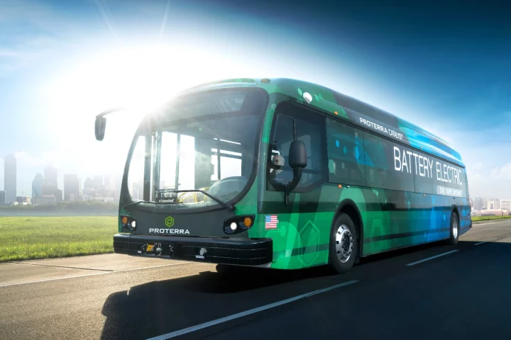 The Proterra Catalyst E2 has a claimed nominal range of 194 to 350 mi (312 to 563 km)