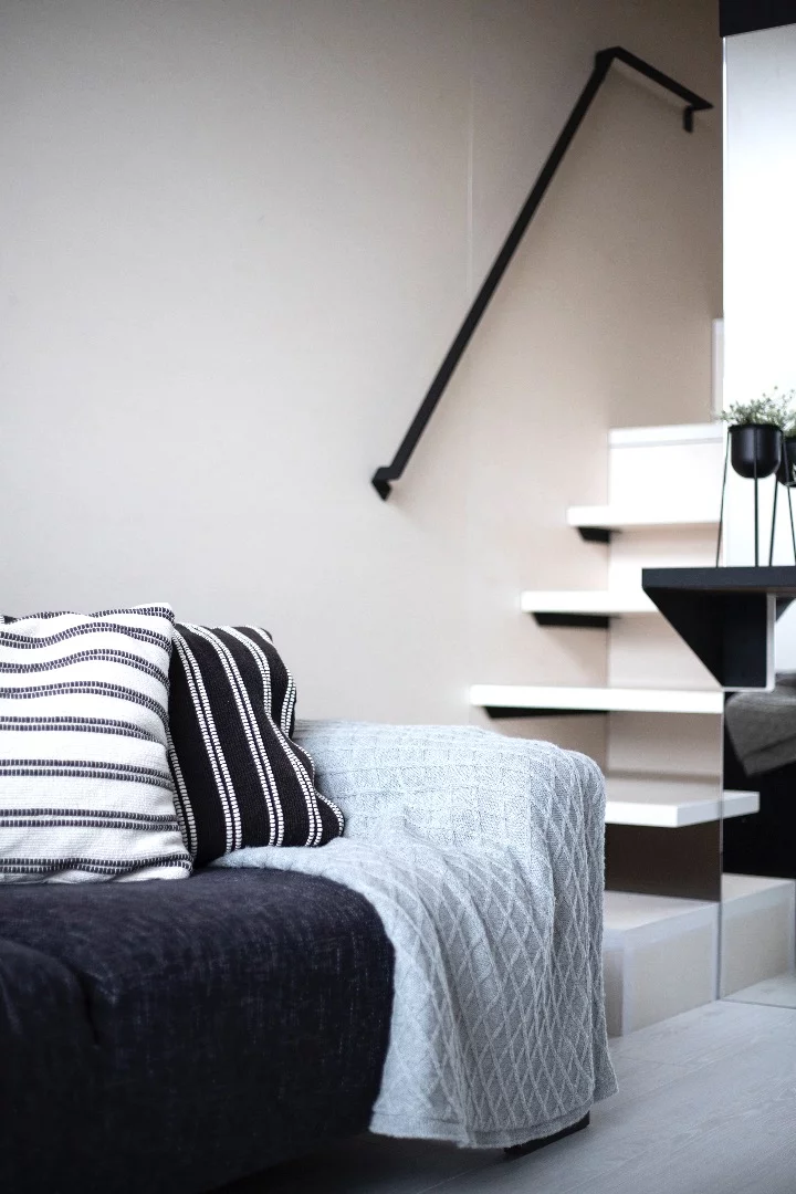 The open living area with sofa of the Koda Light model, which is reported identical to that of the Koda Light Float