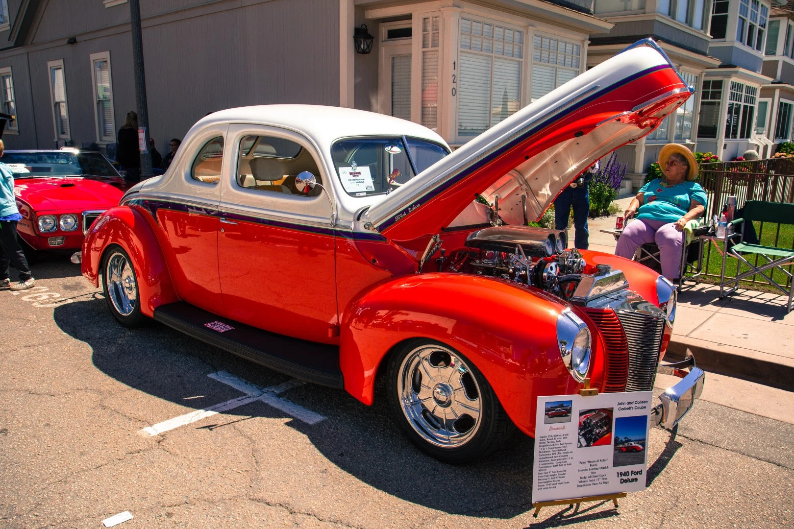 This 1940 Ford Deluxe Coupe sported one of my favorite paint jobs. The 1940 Ford is a popular option for hot rodders and dirt trackers