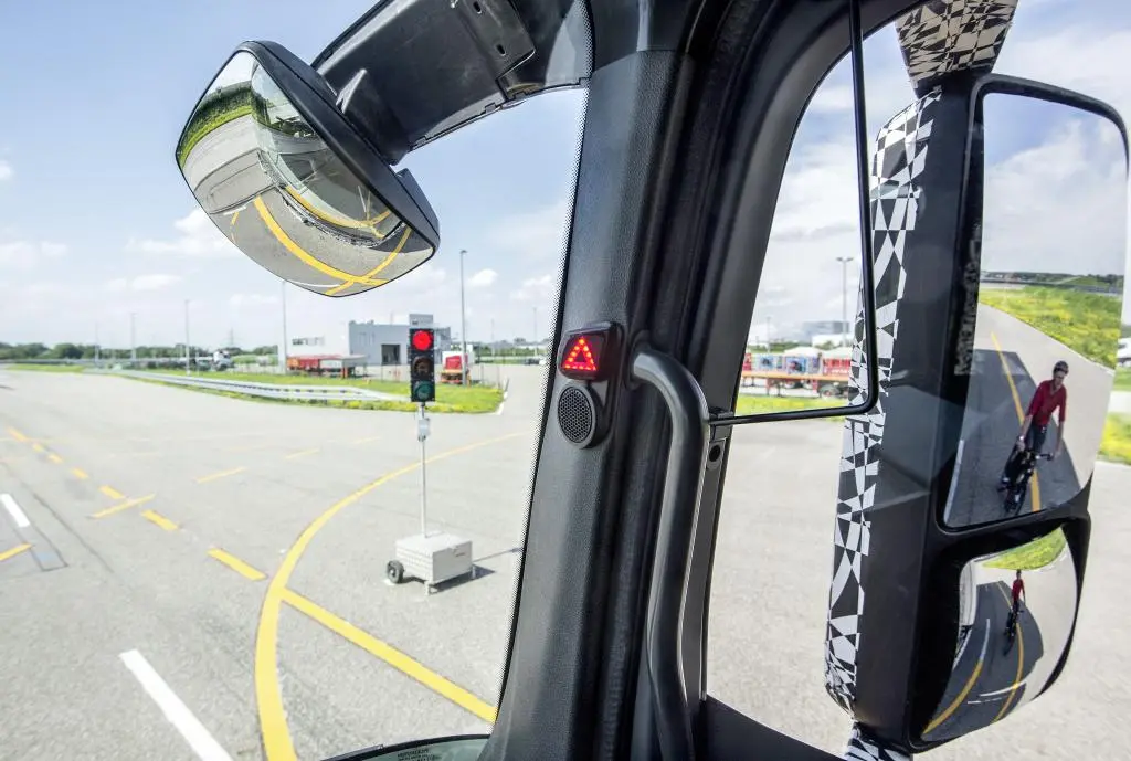 If a hazard becomes a collision risk, the LED will flash red and a warning buzzer will sound