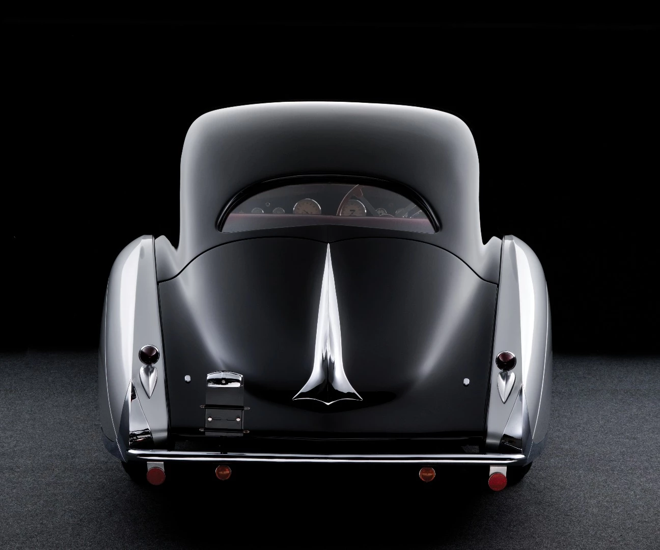One of 14 extant 'Goutte d'Eau' Talbot-Lagos built by Paris-based Italian automotive couturier Giuseppe Figoni, this 1937 Talbot-Lago T150-C SS will be auctioned on May 27, 2017 at Villa Erba in Italy by RM-Sotheby's.