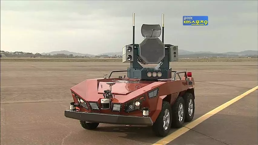 The UGV underwent testing at military air bases earlier this year (Photo: KBS)