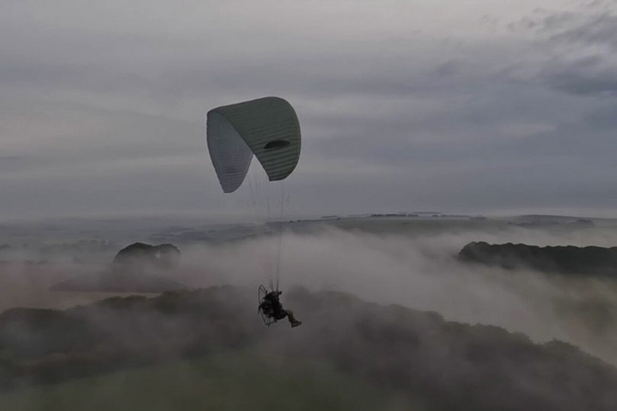 UK military tests powered paragliders for covert troop insertion