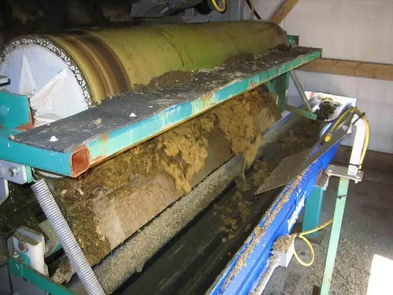 Fiber from the digester is compressed to remove liquids