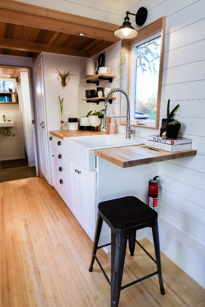 The Urban Payette with Elevator Bed's kitchen