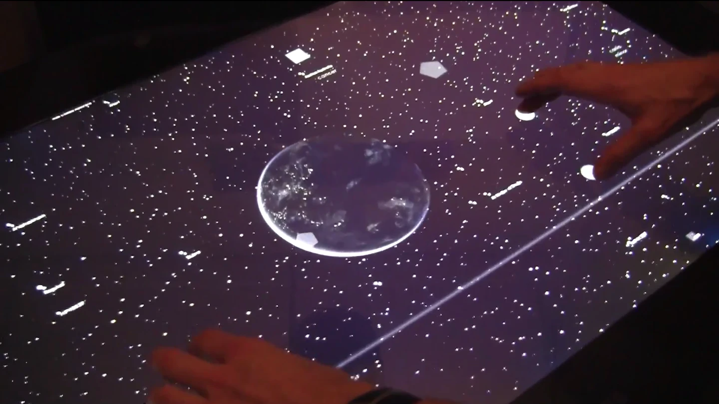 Familiar multi-touch gestures work pretty much as one would expect (Image: David Brown/Microsoft)