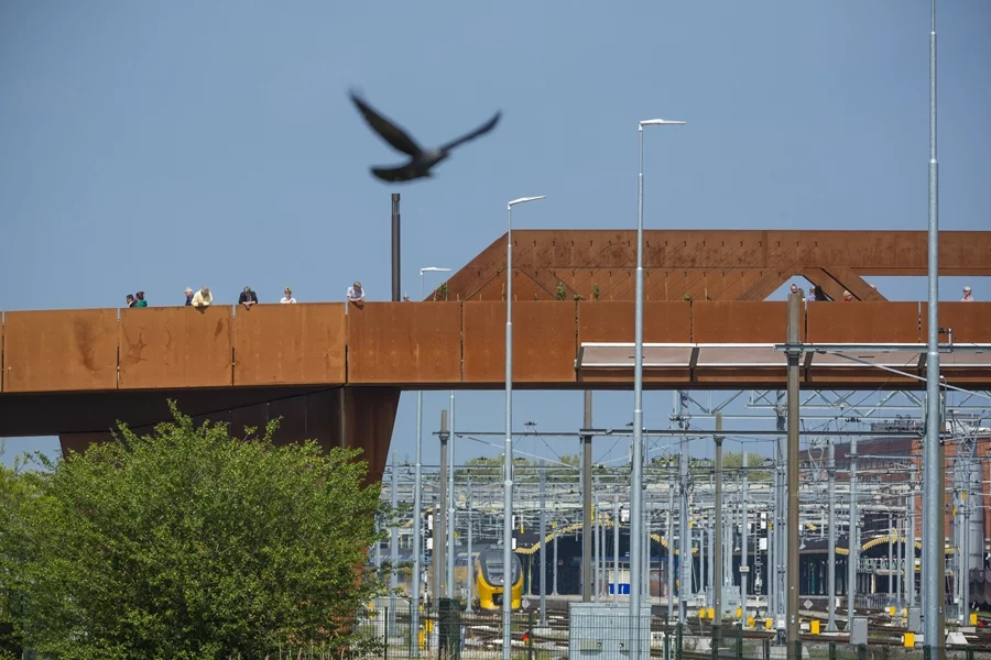The Paleisbrug was designed to become a destination in itself