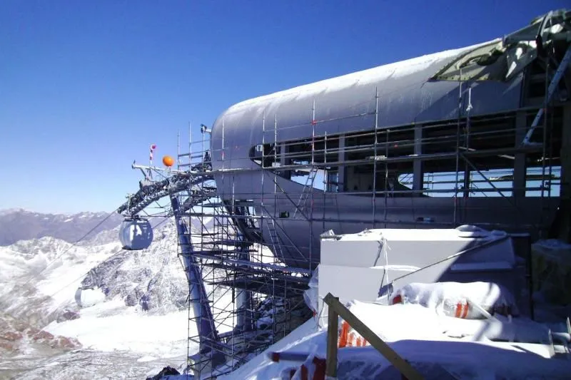 Construction of the Wildspitzbahn cable car and visitor center (Image: Pitztaler Gletscherbahn)