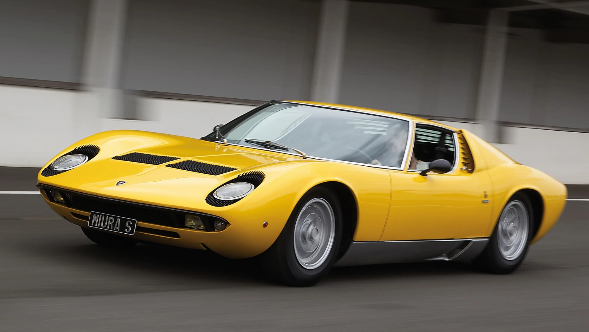 This 1971 Lamborghini Miura P400 S by Bertone is estimated to sell for between €900,000 and €1,400,000 at RM-Sotheby's Villa Erba auction on May 23, 2015. Image: Bernard Canonne and RM-Sotheby's