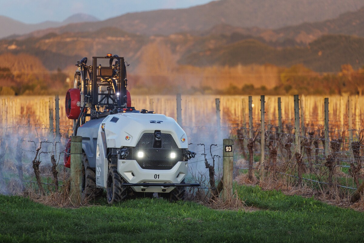 Spraying orchards and vineyards is not environmentally friendly, as tractors emit exhaust while applying herbicides and pesticides. This issue was a key motivation behind the development of the electric, autonomous Prospr robot.