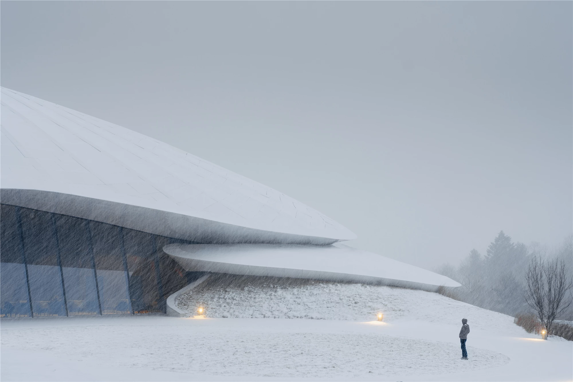The Yabuli Entrepreneurs’ Congress Center takes its place remarkably well among the rugged landscape