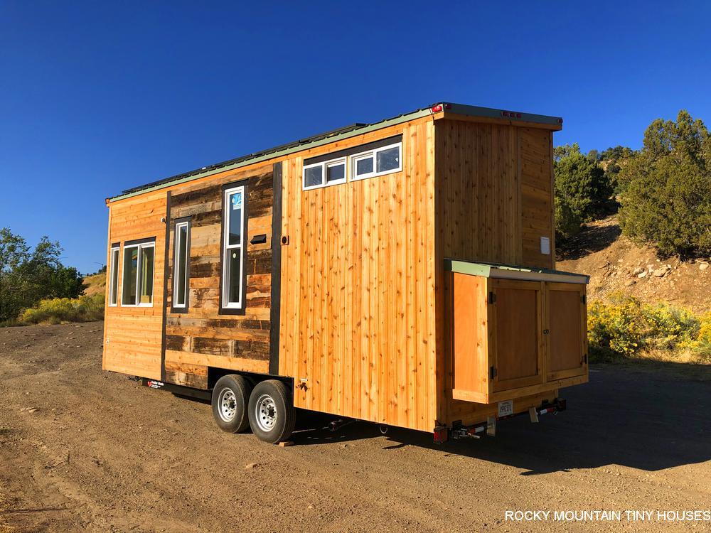 Tiny house offers flexibility with off-grid tech and elevating bed