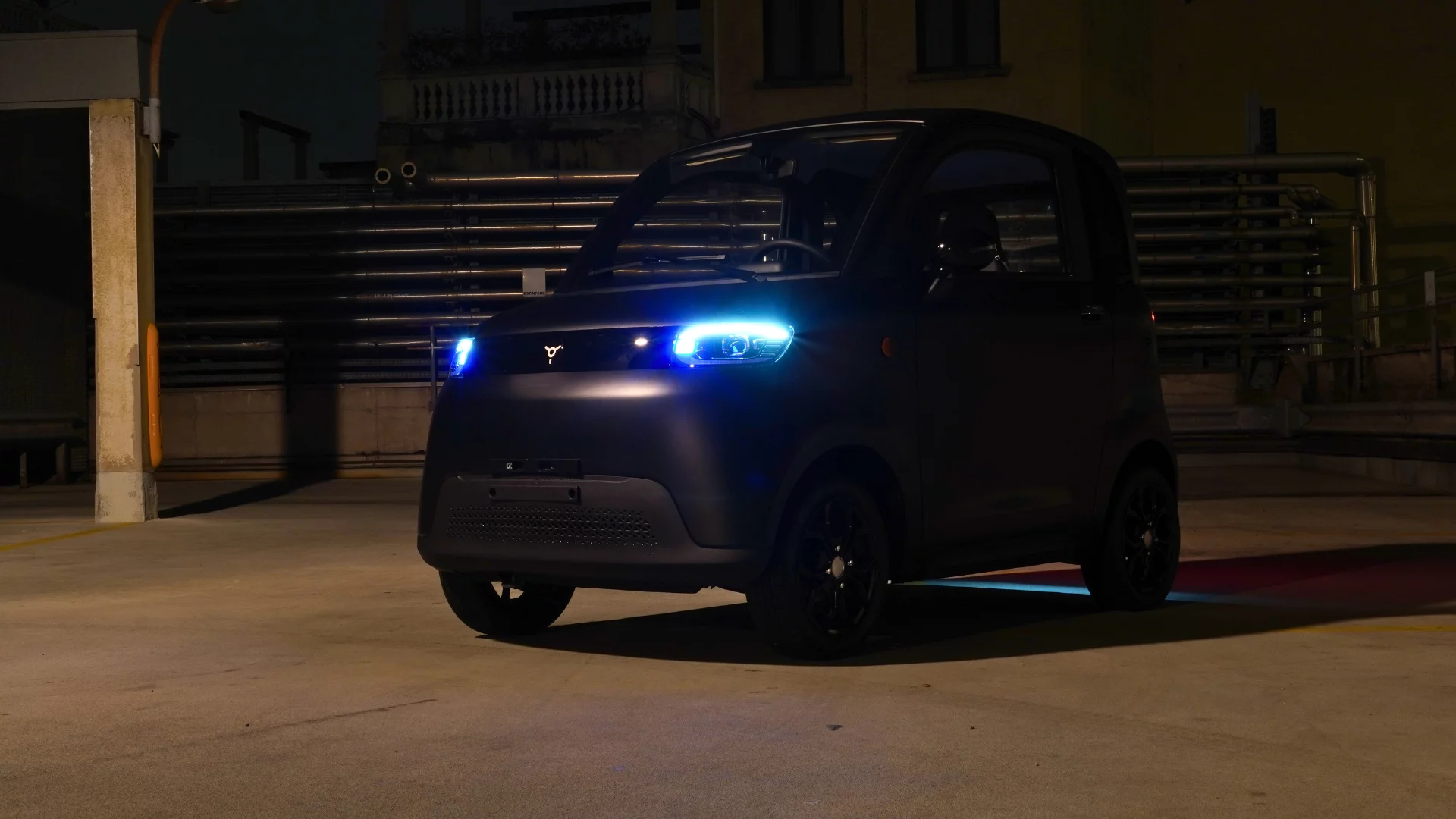 Reinforced steel frame, signature LED lighting, compact footprint and seating for two