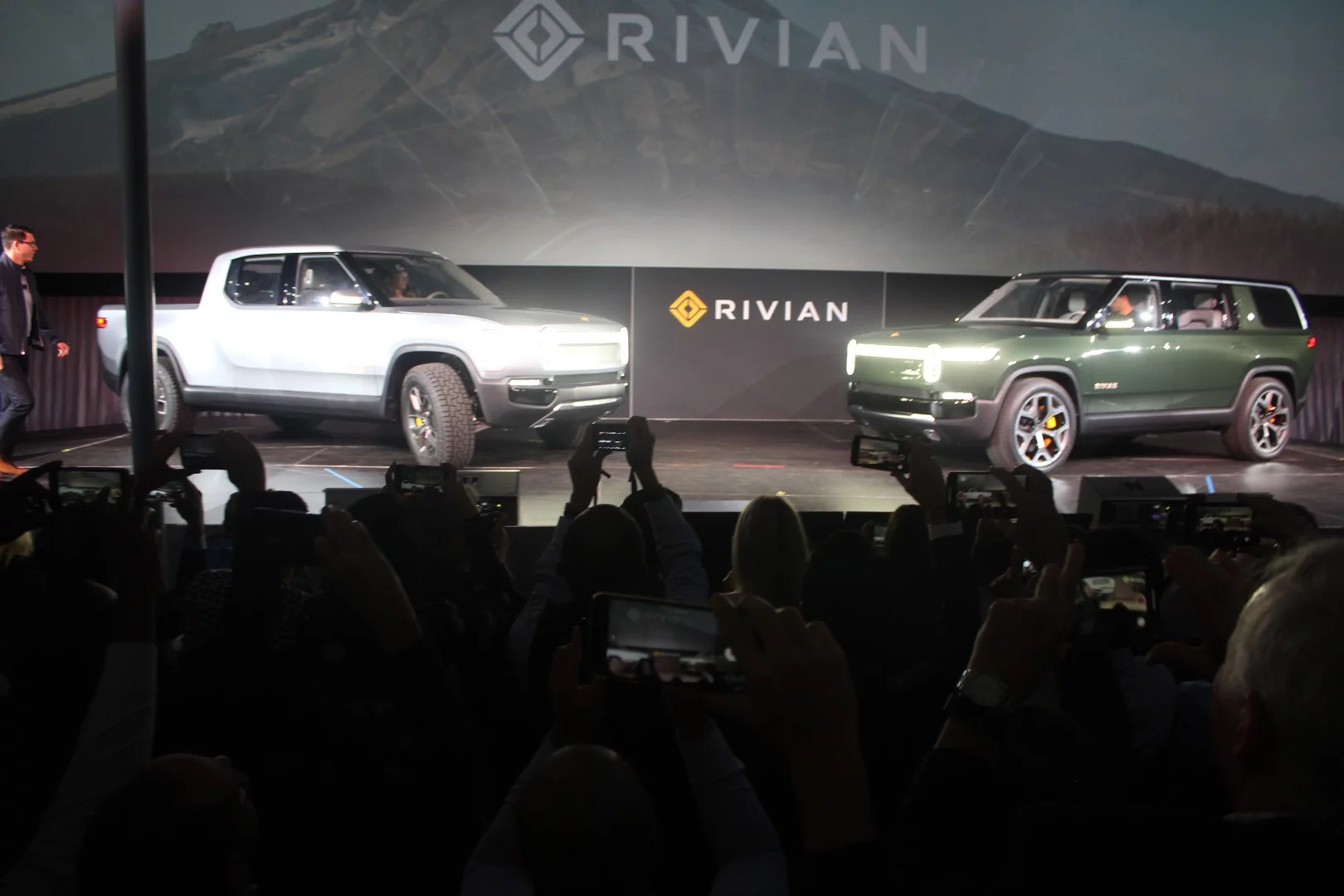 Rivian reveals the R1T electric pickup and the R1S electric SUV (which we'll look at in an upcoming article) at the 2018 LA Auto Show