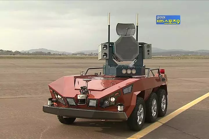 The UGV underwent testing at military air bases earlier this year (Photo: KBS)