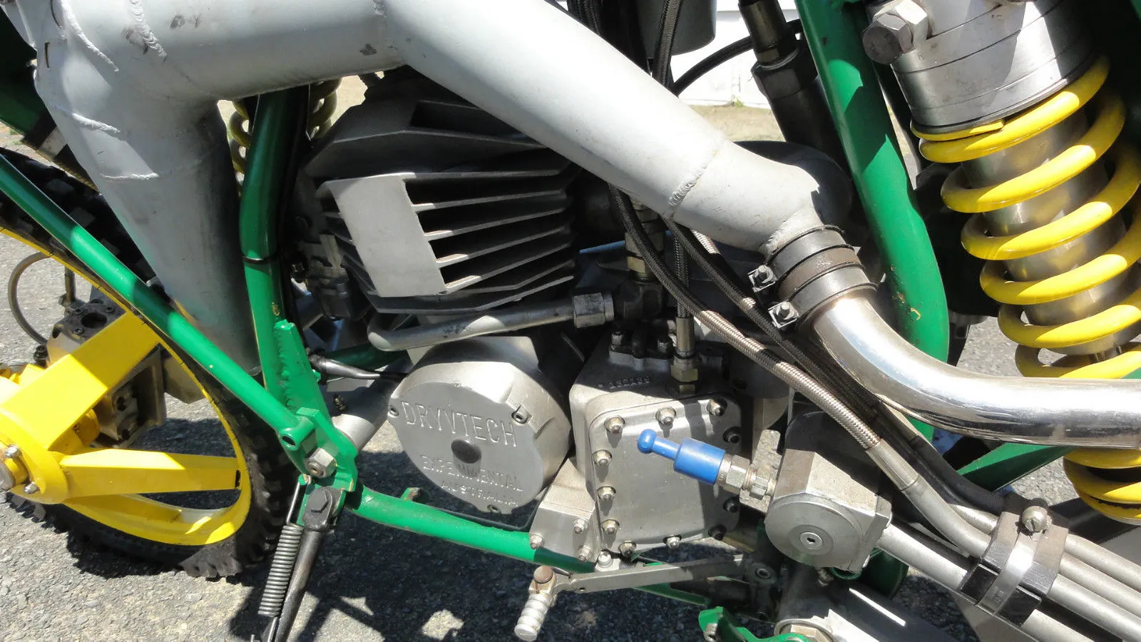 Dryvtech 2x2x2 - steering and final drive to both wheels is all hydraulic