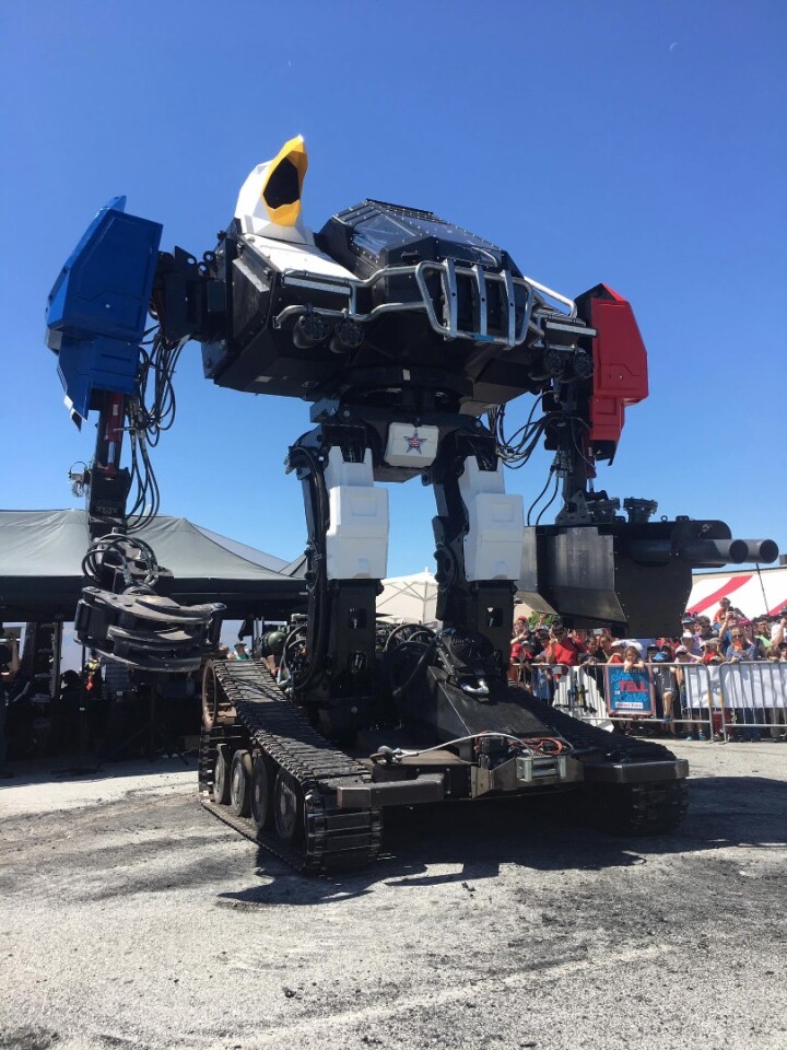 MegaBots Mk.III: yes, that's a Murican eagle on its shoulder, ready to bring truth and justice to the rest of the world