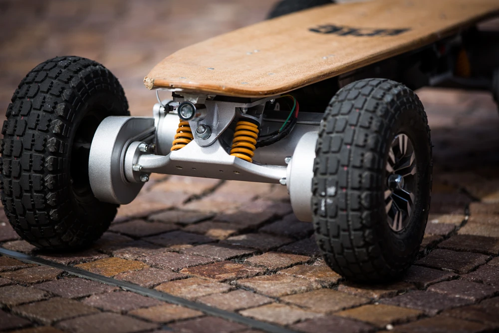 If you live near challenging off-road trails, or even closed pathways without many people around, then Epic Dominator 3200 is a vehicle you could have a hell of a lot of fun with (Photo: Nick Lavars/Gizmag.com)