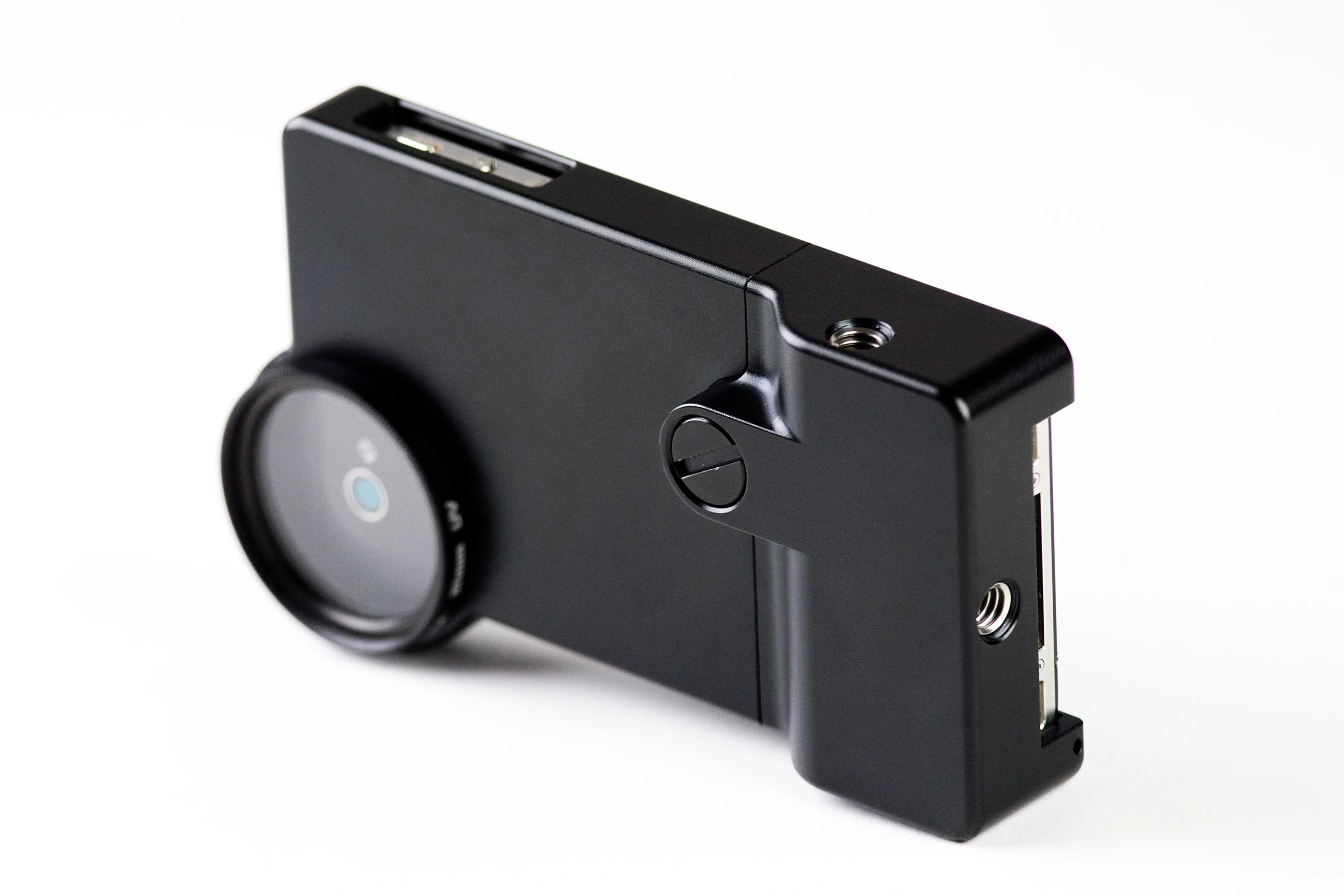 There's no supersonic dust reduction system so you'll have to keep the focusing screen free of dirt and dust yourself (Photo: Photojojo)