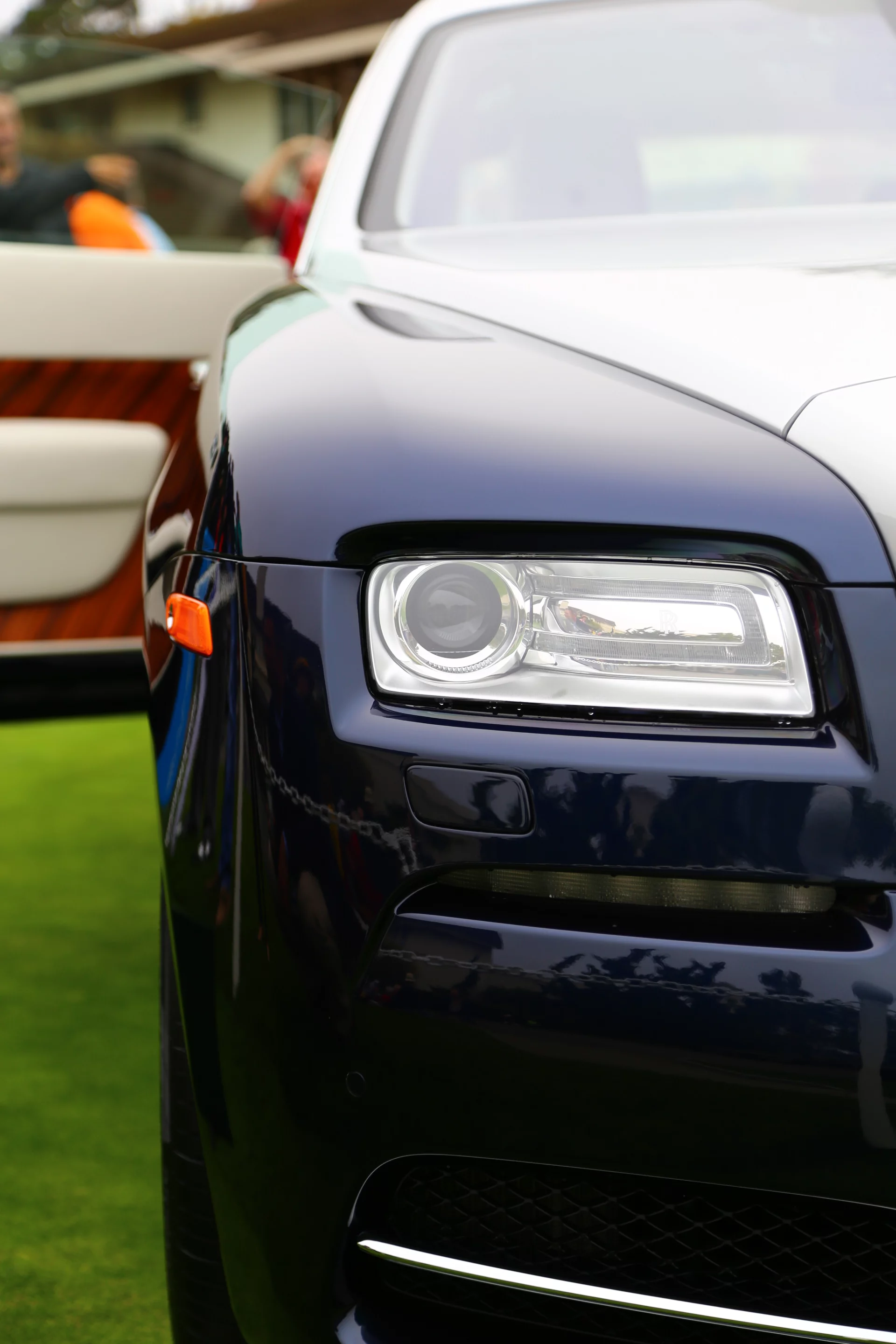 Rolls Royce Wraith is a big car, but thanks to the 624 hp V12, it manages to hit 62 mph (100 km/h) in a very quick 4.6 seconds (Photo: Angus MacKenzie/Gizmag.com)