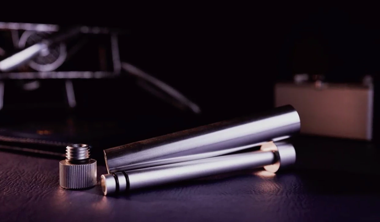 The Aviator's Ember employs a simple, lightweight three-piece construction with knurled cap, piston and cylinder body