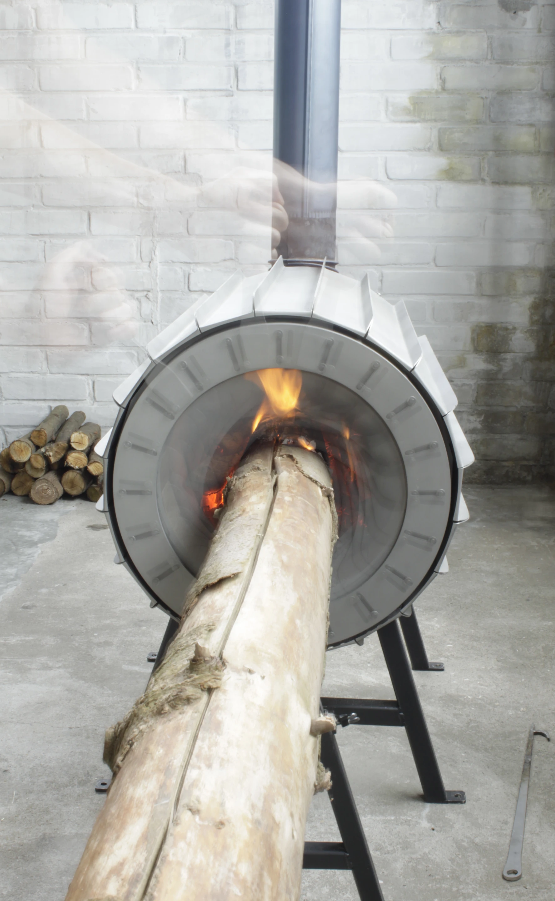 Once the business end of the log is in, a steel diaphragm is closed around it