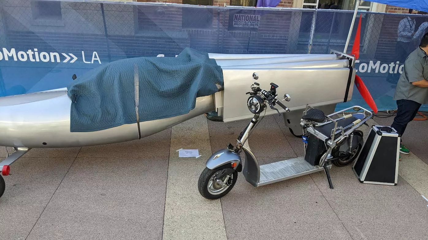 Removable luggage box fits nicely on the Smarte Carte style rack