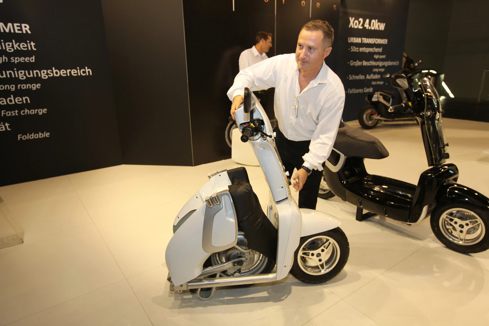 The XOR Urban Transporter folding scooter folds down in around 20 seconds
