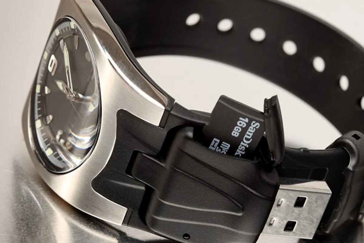 MicroSD Card Reader Watch