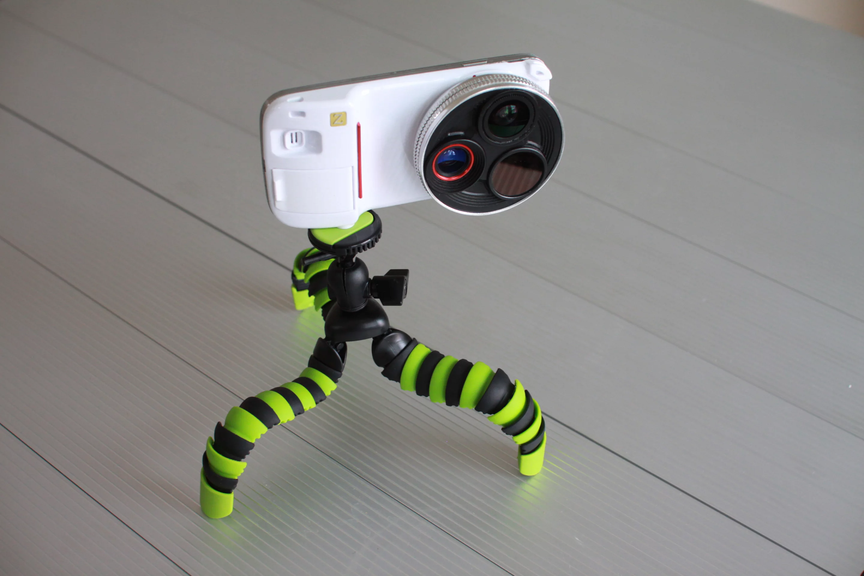 The Galaxy S4 Ztylus case has a triped mounting screw