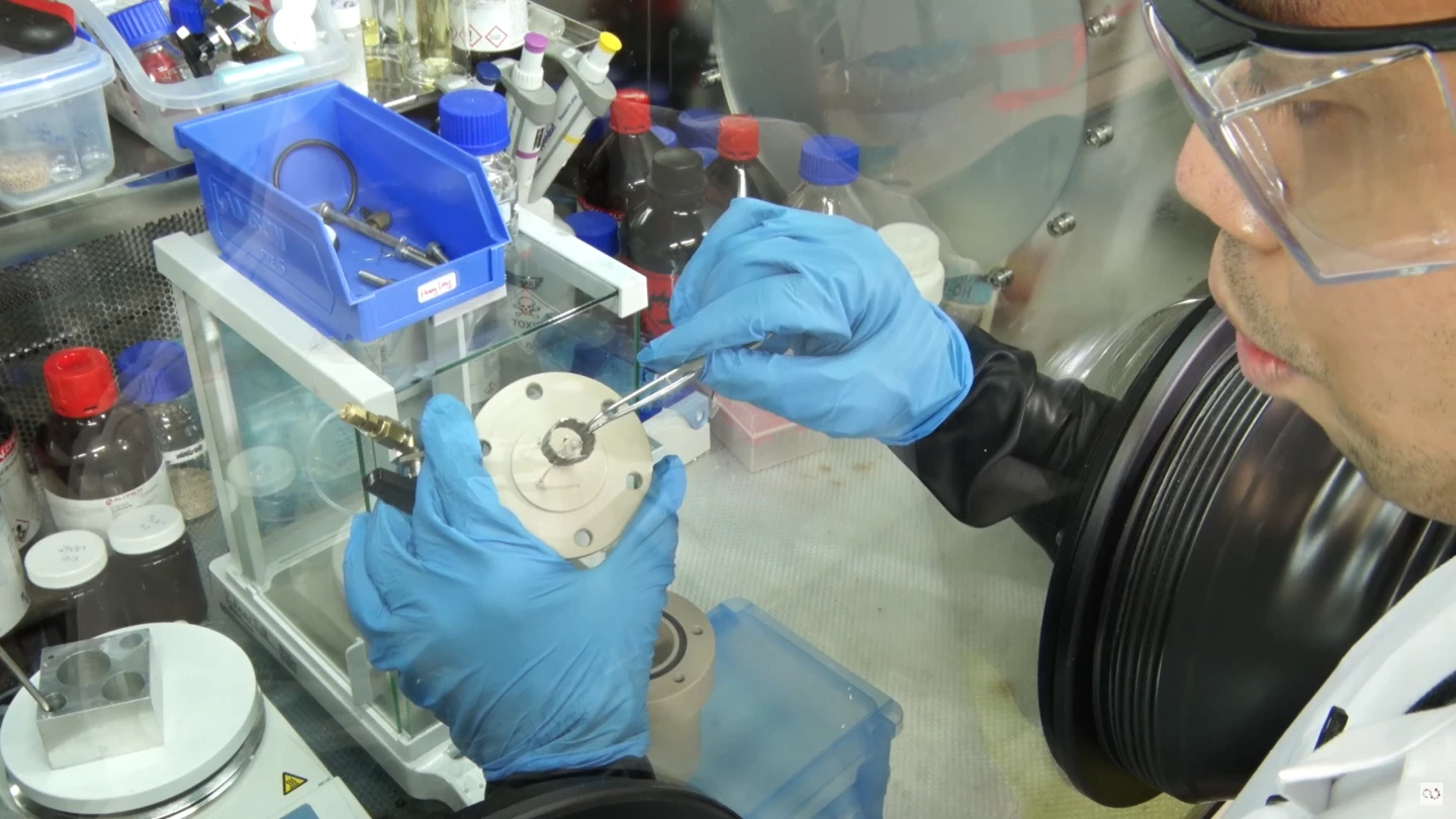 Researcher Hoang-Long Du demonstrates the prototype in the lab