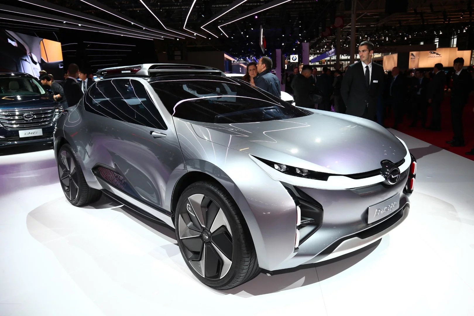 The GAC Enverge concept has lost the body-work covered glasshouse it had in Detroit, looking a bit more traditional (but still quite conceptual) in Paris
