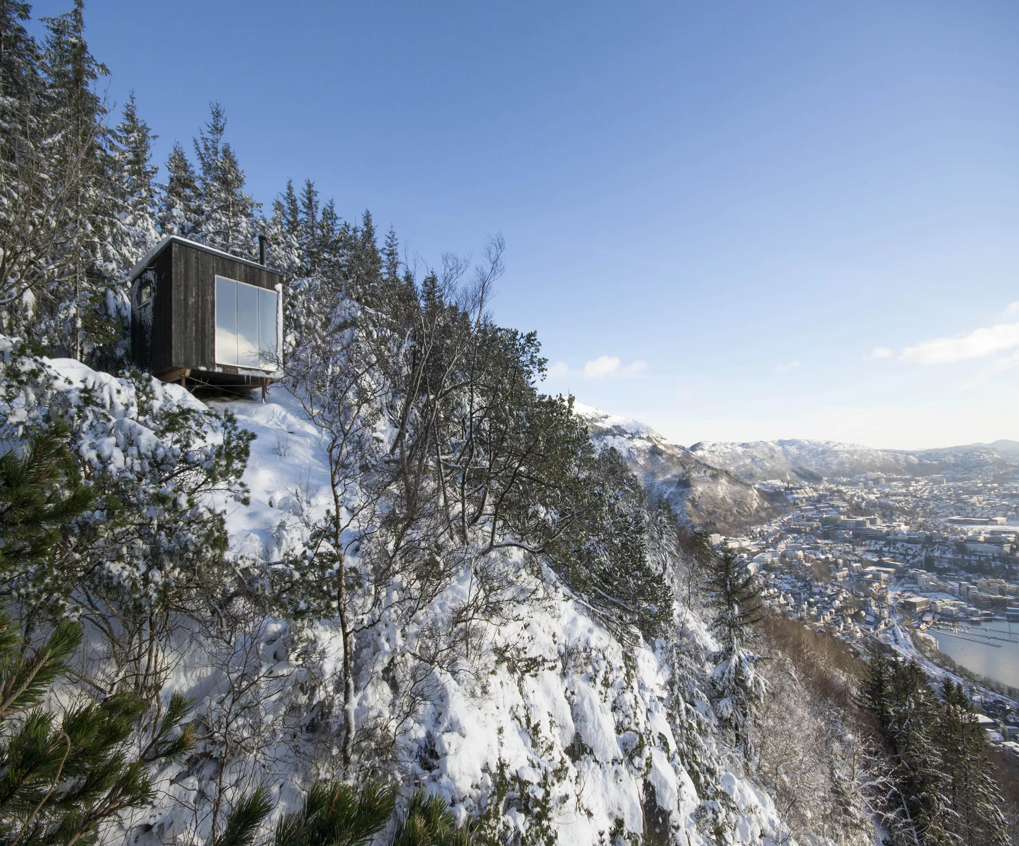 The shelter sits in the mountains of Bergen, Norway (Photo: Gunnar Sørås)
