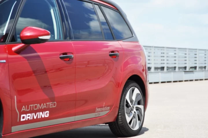 An autonomous Peugeot Citroën has driven itself all the way from Paris to Bordeaux in a demonstration of the increasing viability of self-driving vehicles